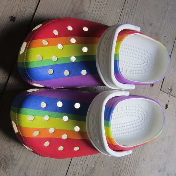 Crocs Classic Rainbow Stripe Clog Men's 6 Women's 8 Never Worn! NWOP - Picture 2 of 5